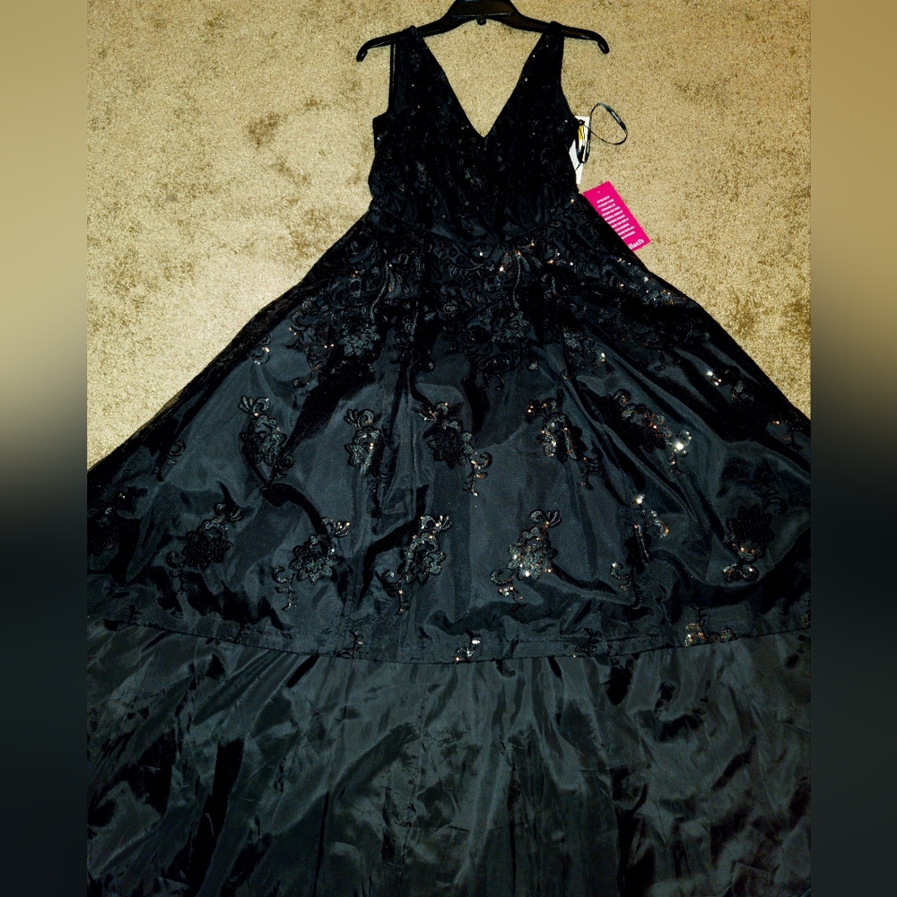 Calvin Klein Elegant Black Gown